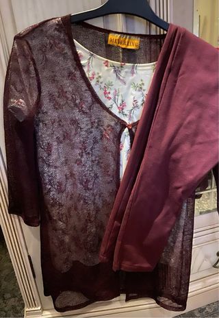 Conjunto Escorpión floral y granate