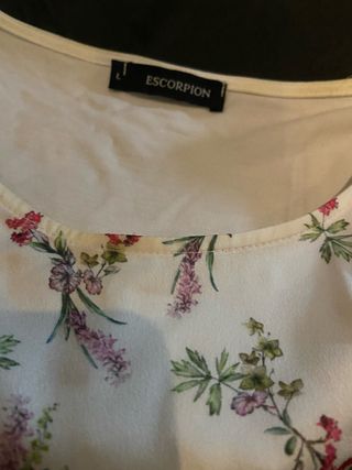 Conjunto Escorpión floral y granate