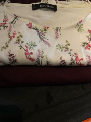 Conjunto Escorpión floral y granate