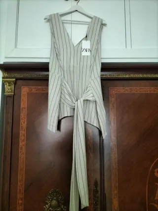 Top Zara sin mangas con lazada