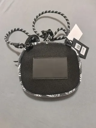 Bandolera y riñonera infantil negra y blanca