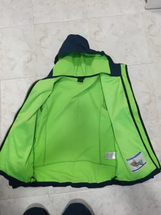 Chaqueta cortavientos Trollkids azul y verde