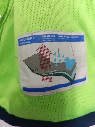 Chaqueta cortavientos Trollkids azul y verde