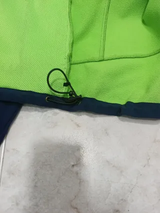 Chaqueta cortavientos Trollkids azul y verde