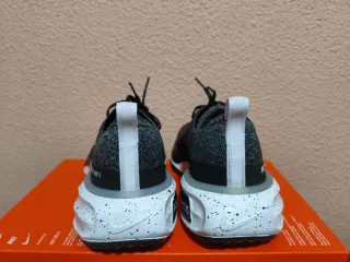 Nike ZoomX Invincible 3 T42