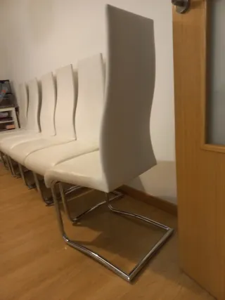 Sillas polipiel blancas (6 unidades)