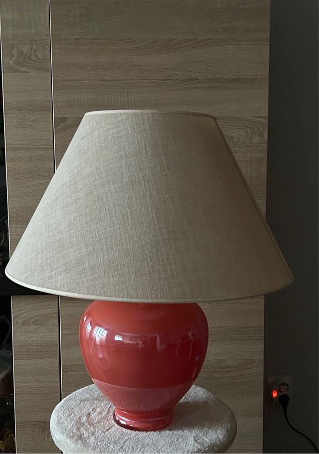 Lampada da tavolo in ceramica corallo e beige