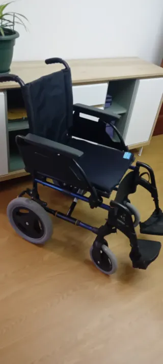 Silla de ruedas con freno