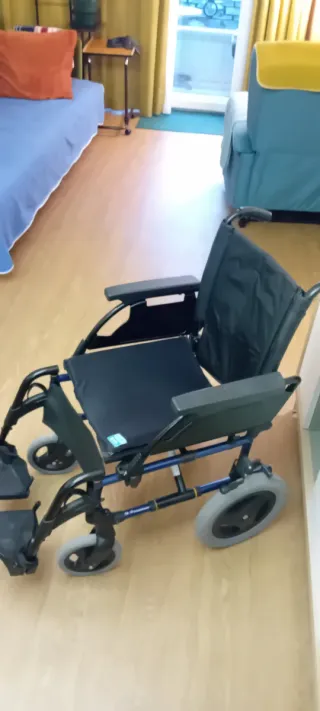 Silla de ruedas con freno