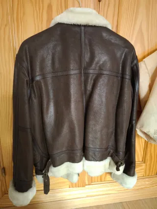 Cazadora polipiel marrón forro pelo beige