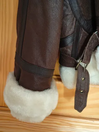 Cazadora polipiel marrón forro pelo beige