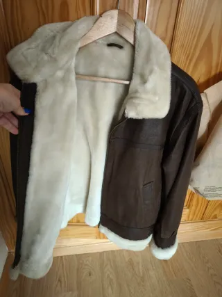 Cazadora polipiel marrón forro pelo beige