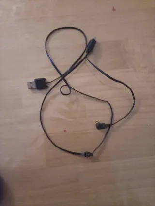 PSP Sony Negra + Cargador y 2 Juegos