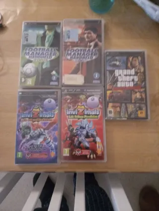 PSP Sony Negra + Cargador y 2 Juegos