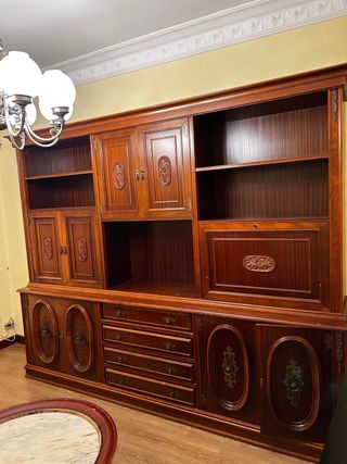 Armario antiguo de madera