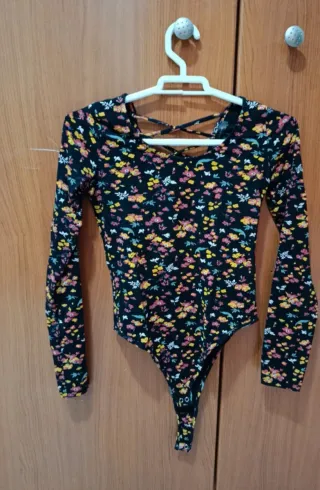 Body estampado flores manga larga