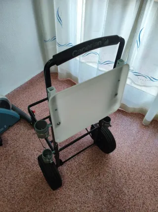 Carro de pesca con cañeros y bandeja plegable