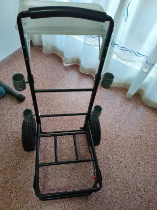 Carro de pesca con cañeros y bandeja plegable