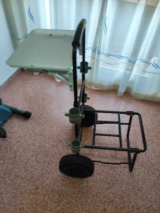 Carro de pesca con cañeros y bandeja plegable