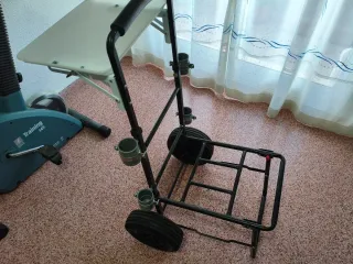 Carro de pesca con cañeros y bandeja plegable