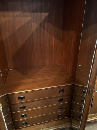 Armario antiguo de madera