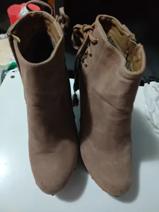 Botines tacón beige/marrón