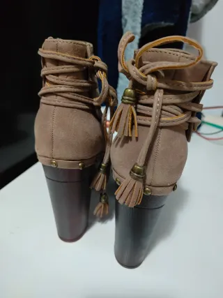 Botines tacón beige/marrón