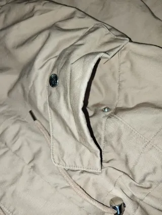 Abrigos H&M uno blanco y otro marrón claro