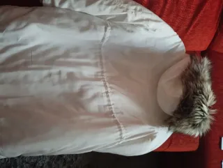 Abrigos H&M uno blanco y otro marrón claro