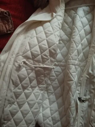 Abrigos H&M uno blanco y otro marrón claro