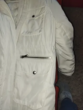 Abrigos H&M uno blanco y otro marrón claro