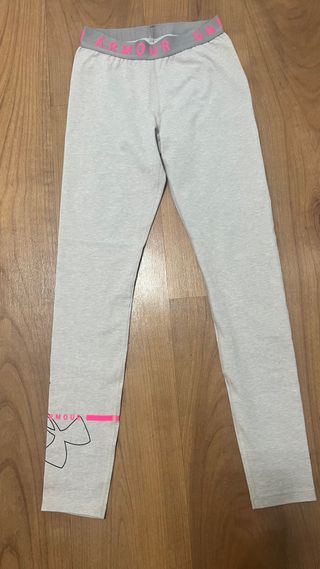 Mallas Under Armour grises con logo rosa