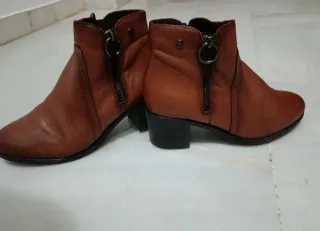 Botines marrones con cremallera