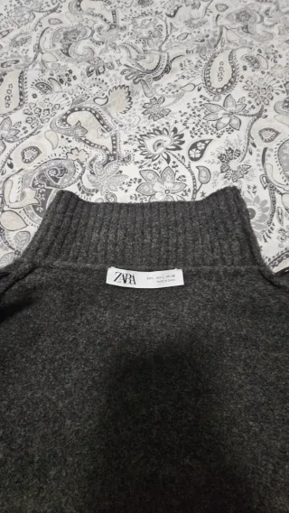 Zara Jersey Cuello Alto Gris