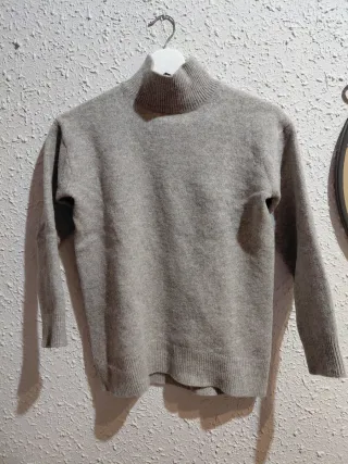 Jersey Uniqlo Cuello Alto Gris Talla XXS