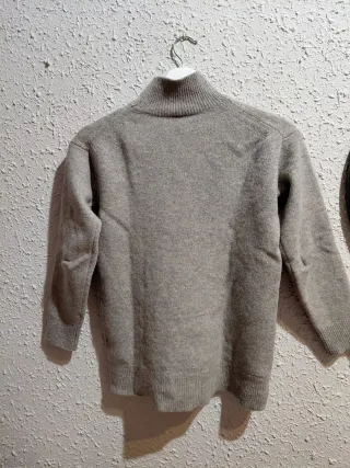 Jersey Uniqlo Cuello Alto Gris Talla XXS