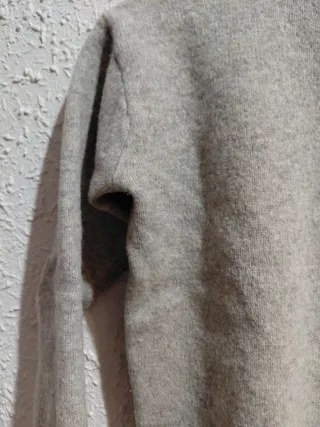 Jersey Uniqlo Cuello Alto Gris Talla XXS