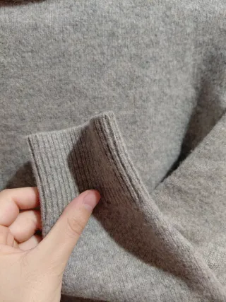 Jersey Uniqlo Cuello Alto Gris Talla XXS