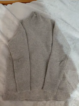 Jersey Uniqlo Cuello Alto Gris Talla XXS