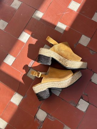 Sandalias de cuña con plataforma y esparto