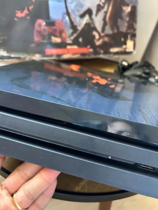 PS4 Pro 1TB Monster Hunter World Edition