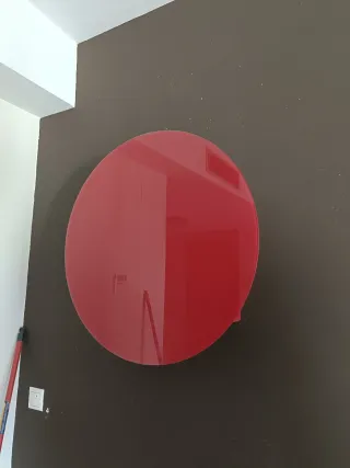 Mueble colgante retro rojo