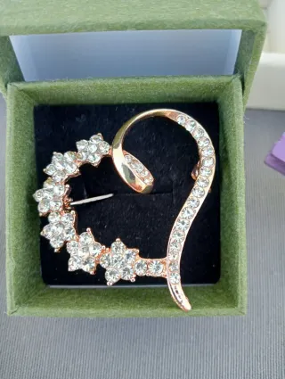 Broche Corazón  Circonitas Dorado