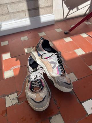 Zapatillas deportivas beige, grises y rosas