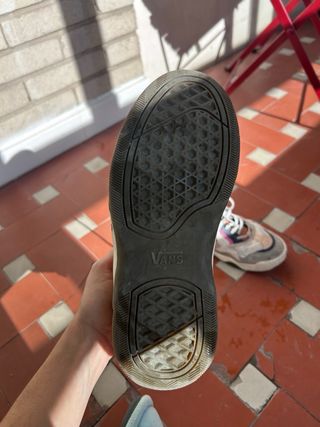 Zapatillas deportivas beige, grises y rosas