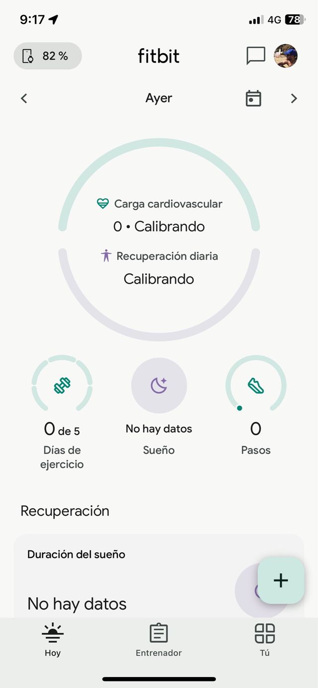 Fitbit Versa 4 rojo cereza