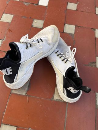 Zapatillas Nike Blancas y Negras