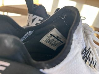 Zapatillas Nike Blancas y Negras