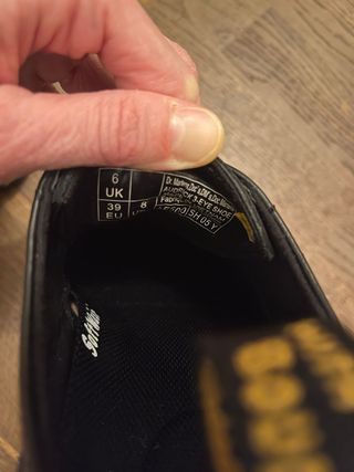 Dr. Martens plataforma piel negro