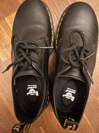 Dr. Martens plataforma piel negro